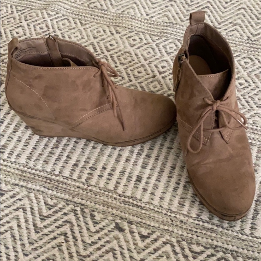 Zip up light brown boots